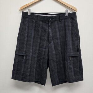 Greg Norman Men’s Size 32 Flat Front Cargo Shorts Black Gray Plaid Pockets Golf